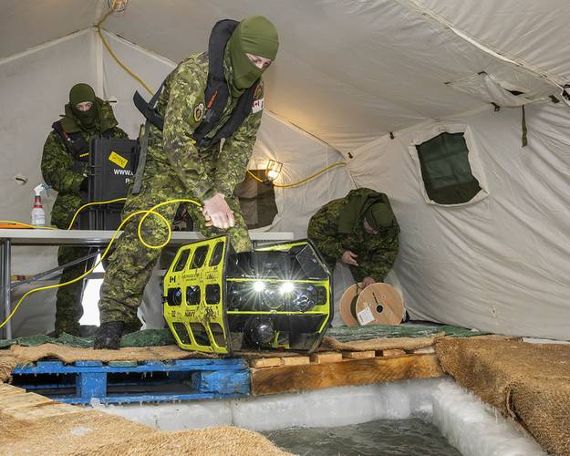 Canadian Armed Forces members from the Advanced Naval Capabilities Unit deploy the Prosecutor Remote Operated Vehicle (ROV) for a search and retrieval exercise in a dive site located in the Arctic Ocean, off the coast of Tuktoyaktuk as part of Operation NANOOK-NUNALIVUT.
Credit: Master Corporal Alana Morin, Joint Task Force - North, Yellowknife.