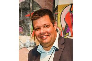 Chris Gibson, VP of Sales & Marketing at VideoRay.