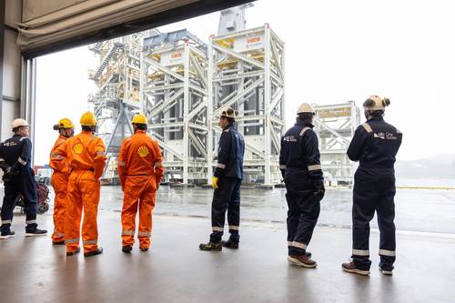 Load out of compressor station cooler modules and flow control module  at OneSubsea Horsoy, witnessed by Shell and OneSubsea team (Credit: Shell)