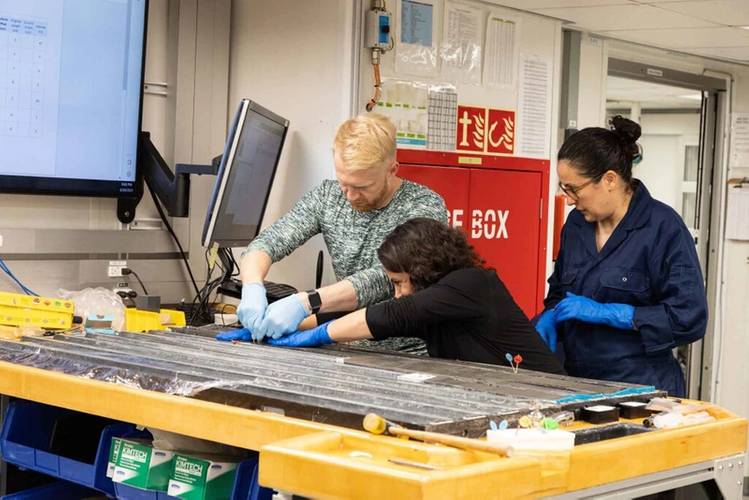 From left, David McNamara (Physical Properties Specialist/Downhole Measurements, University of Liverpool, UK), Anita Di Chiara (Paleomagnetist, Istituto Nazionale di Geofisica e Vulcanologia, Italy), and Sevasti Modestou (Sedimentologist, Northumbria University, UK) take samples from core working halves. © Tiffany Liao, IODP JRSO