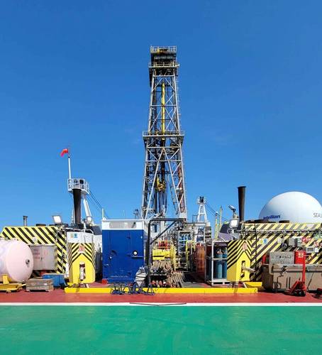 View of the derrick from the helideck. © Jennifer Field & IODP
