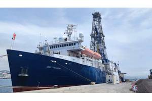 The JOIDES Resolution in port in Ponta Delgada. © Claudio Robustelli Test, IODP JRSO