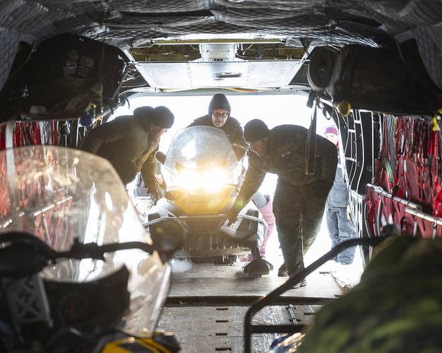 Members of 1 Canadian Ranger Patrol Group and Sergeant Andrew Deutsch of the CH-147F Chinook crew loading a snowmobile to prior to takeoff to the Ski Landing Area (SLA) camp as part of Operation NANOOK-NUNALIVUT in Inuvik NWT.
Credit: Corporal Jacob Hanlon, Canadian Forces Photo