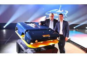 Morten Fon, President &amp; CEO, Jotun (left) and Geir Haaoy President &amp; CEO, Kongsberg (right). Image: Jotun